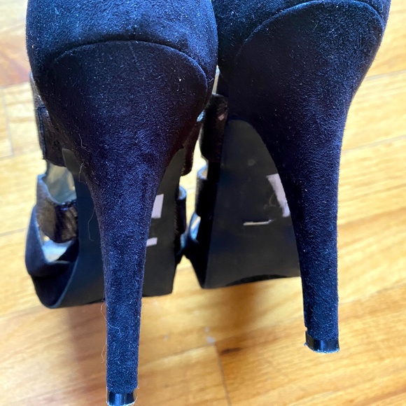 Strappy Heel - Picture 3 of 3